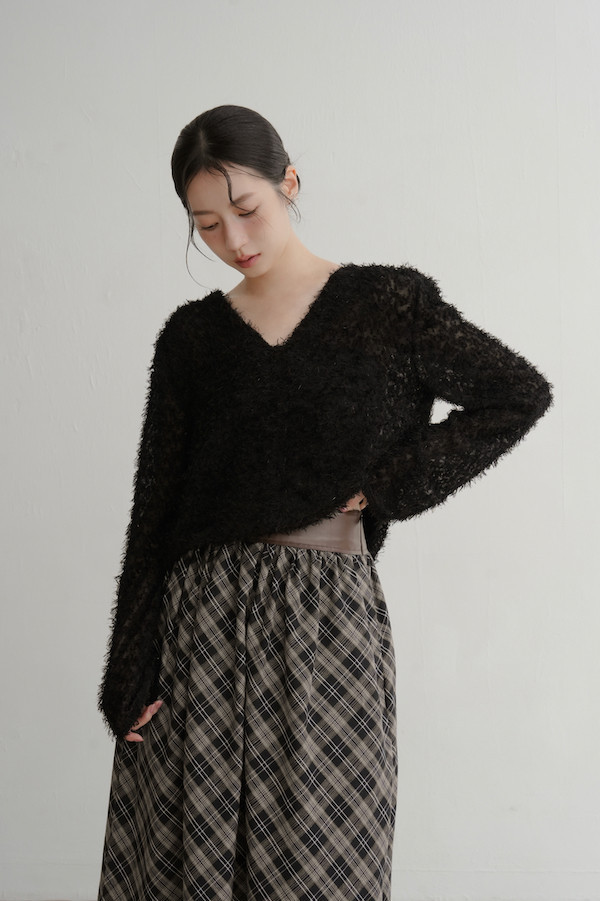 Ｖ領亮亮毛毛上衣(黑) 