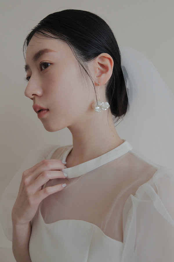 金色垂墜花瓣耳針 