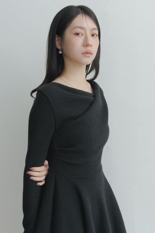 刷毛垂領設計短洋裝(黑) 