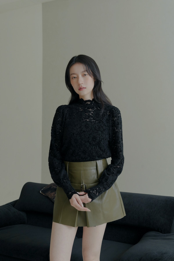 法式蕾絲花朵袖上衣(黑) 