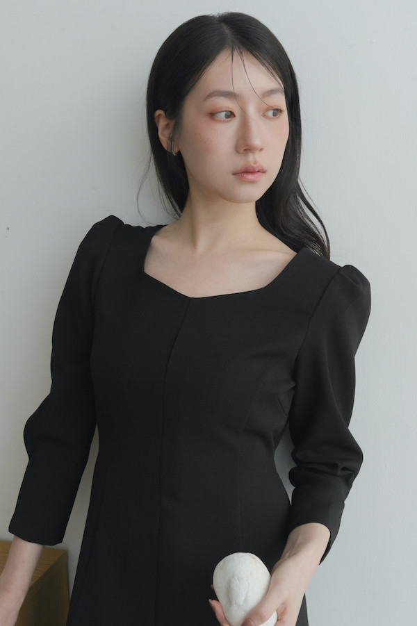 七分袖剪裁設計長洋裝(黑) 