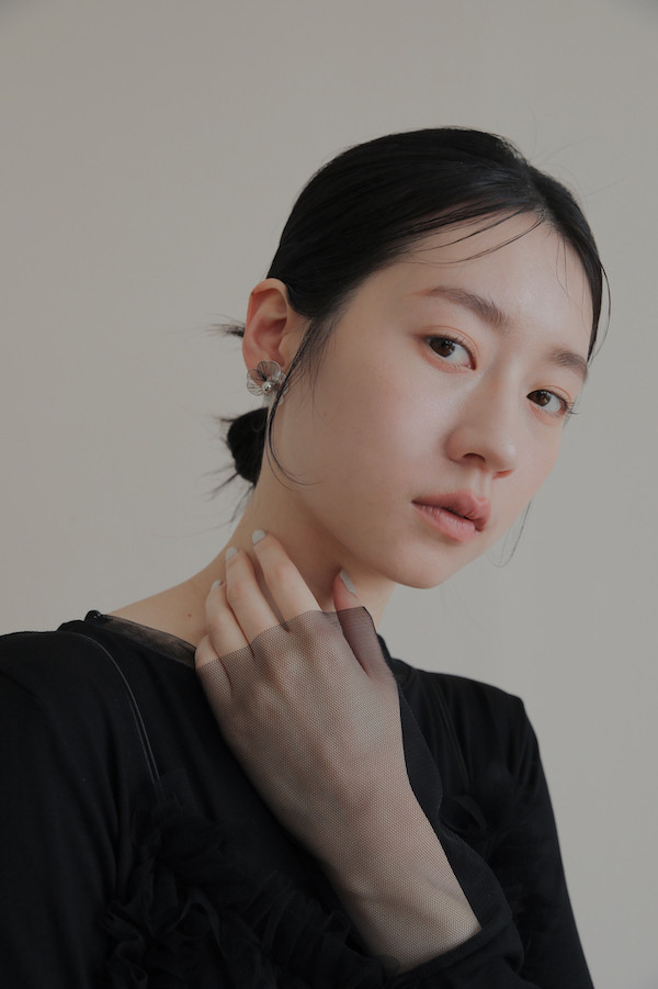銀色線條花朵耳針 