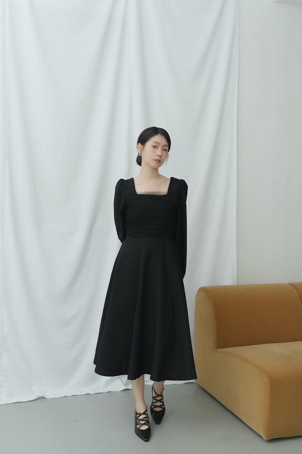 抓褶網紗設計長袖洋裝(黑) 
