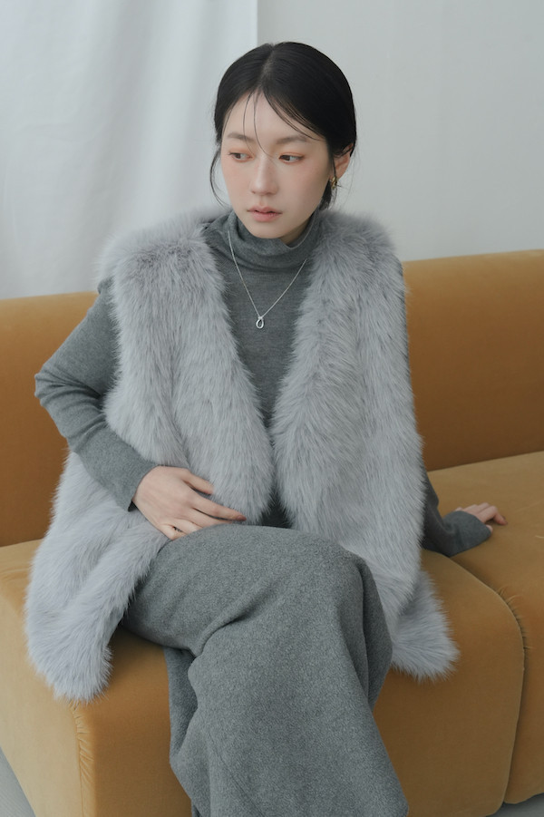 毛絨感Ｖ領光澤背心+上衣(灰) 