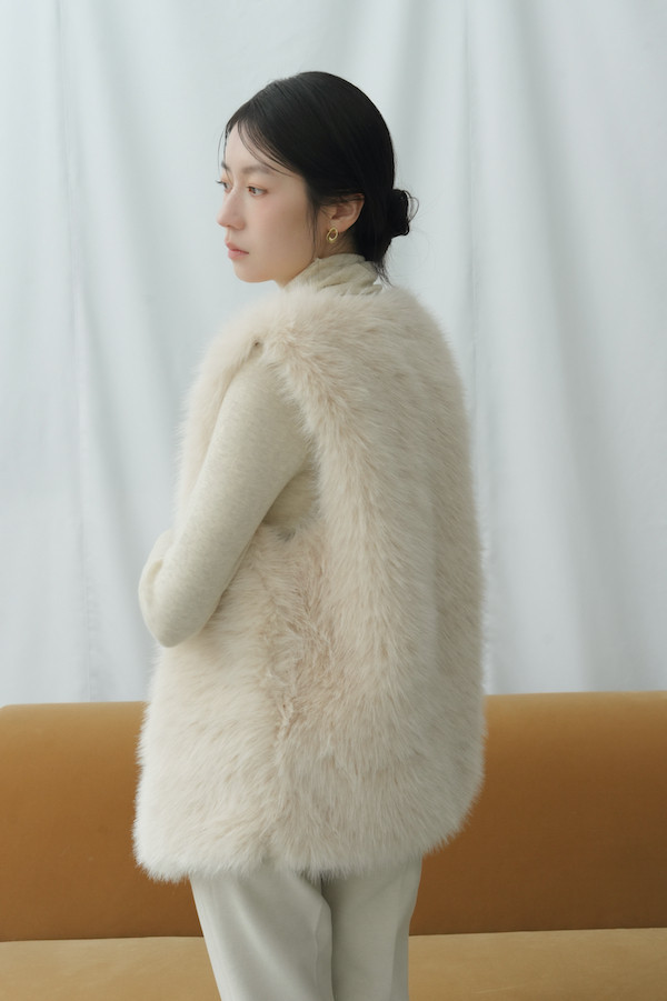 毛絨感Ｖ領光澤背心+上衣(杏) 