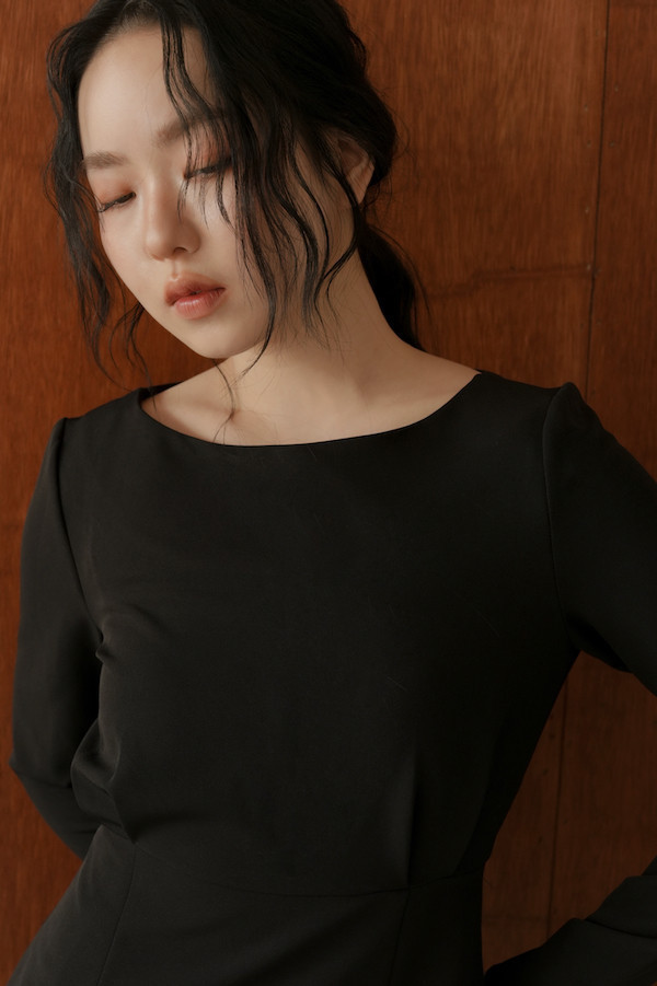 下襬透紗船型領小洋裝(黑) 