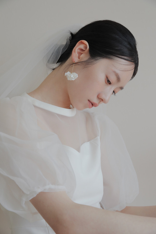 金色垂墜花瓣耳針 
