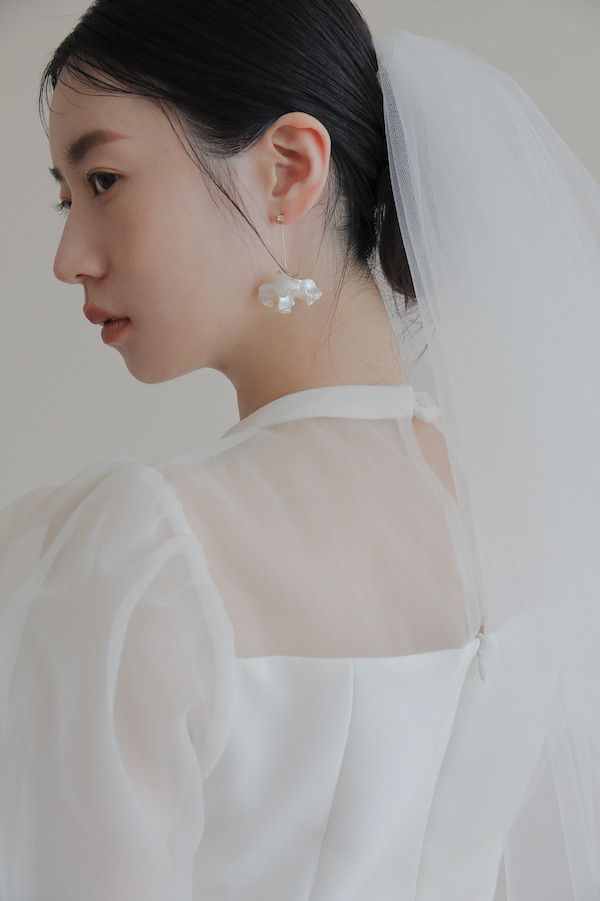 金色垂墜花瓣耳針 