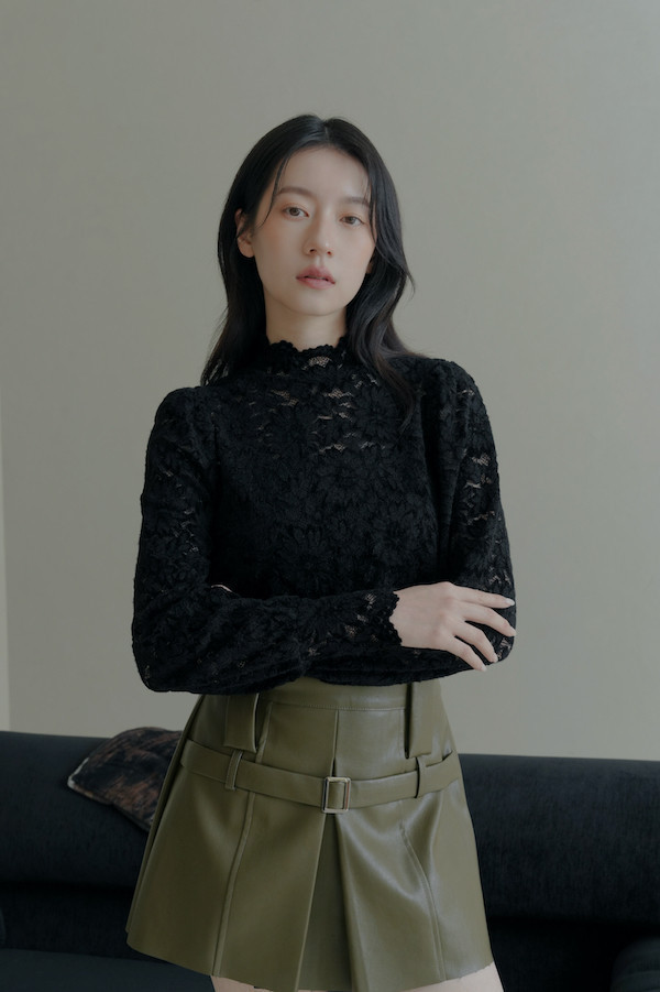 法式蕾絲花朵袖上衣(黑) 