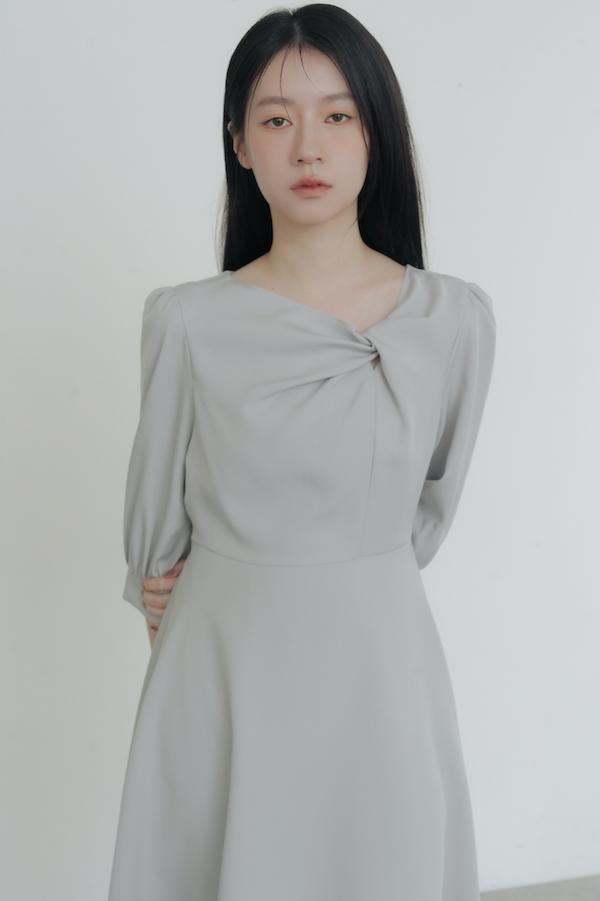 領口扭結七分袖洋裝(灰藍) 