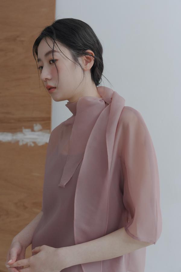 透肌彎弧袖韓系上衣(太妃糖) 