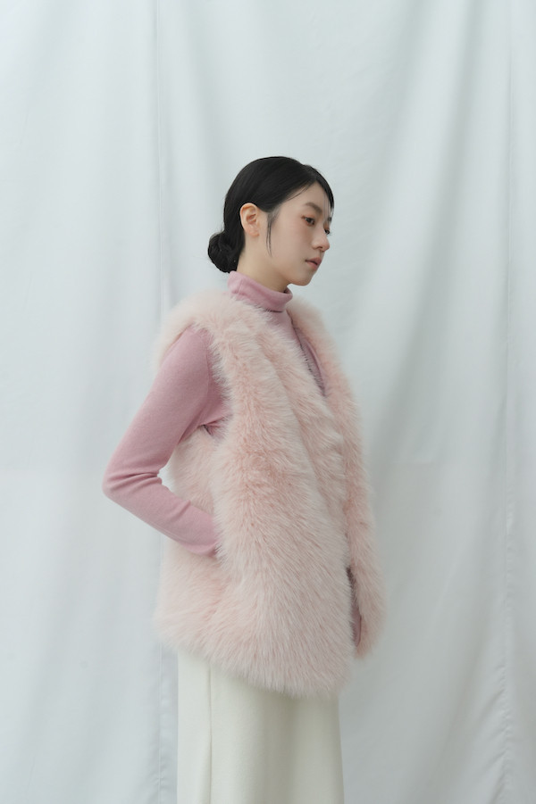 毛絨感Ｖ領光澤背心+上衣(粉) 