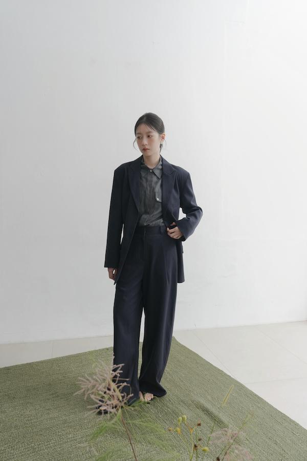附腰帶時髦西裝外套(黑) 黑色西裝外套, 韓系西裝外套, 女生西裝外套, 寬鬆西裝外套, 單排扣西裝外套, 中長版西裝外套, 韓系時髦穿搭, 上班通勤穿搭, 中性風穿搭, 都會穿搭, 日常時裝, WHITE OCEAN