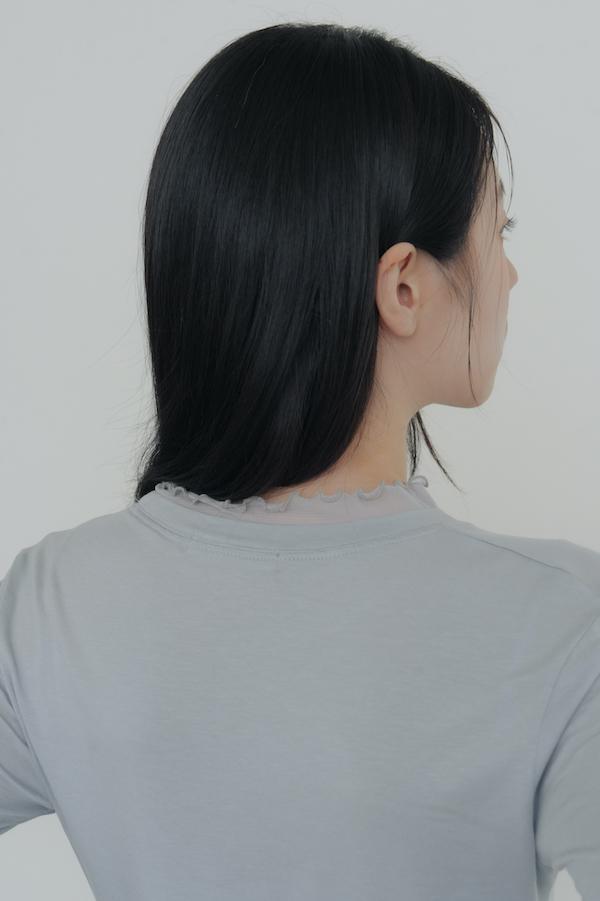 木耳薄紗滾邊天絲上衣(灰藍) 