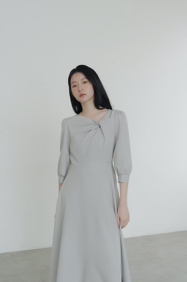 領口扭結七分袖洋裝(灰藍) 