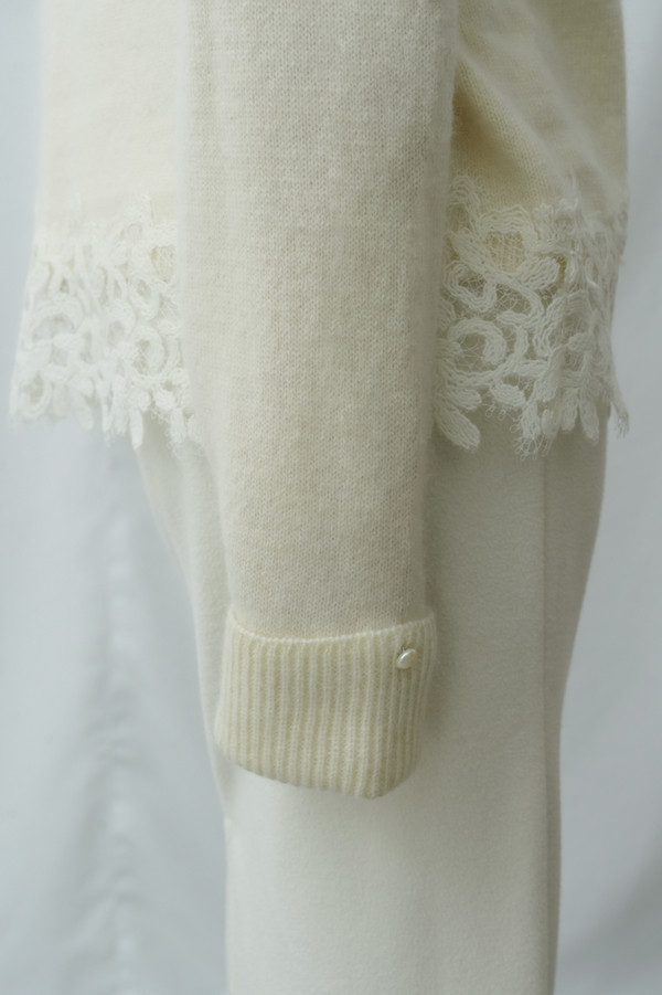 下擺蕾絲純羊毛上衣(白) 