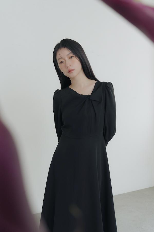 領口扭結七分袖洋裝(黑) 