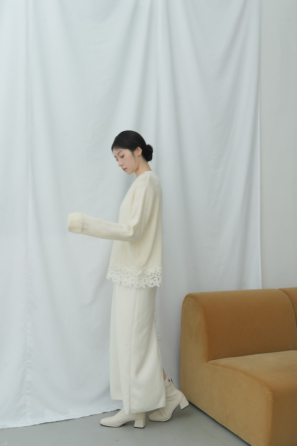 下擺蕾絲純羊毛上衣(白) 