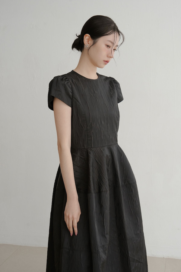 水波紋理立體剪裁洋裝(黑) 