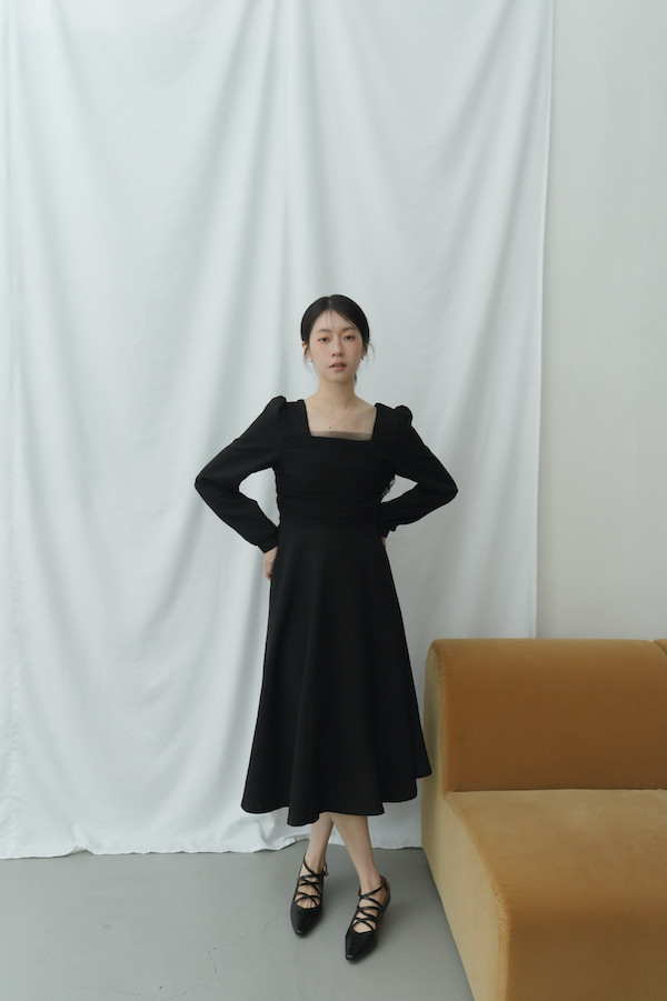 抓褶網紗設計長袖洋裝(黑) 