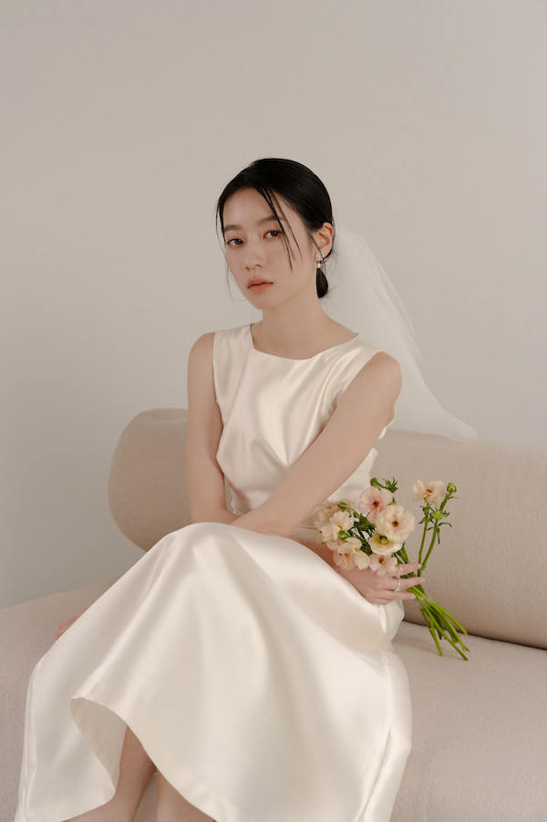 圓領無袖緞面輕婚紗(米白) 