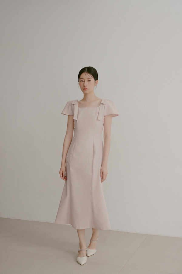 憶萱補付款下單處-肩膀蝴蝶結魚尾洋裝(粉S碼) 