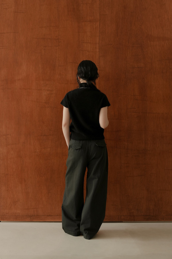 彎刀剪裁落地牛仔褲(灰黑) 