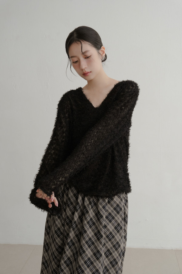 Ｖ領亮亮毛毛上衣(黑) 
