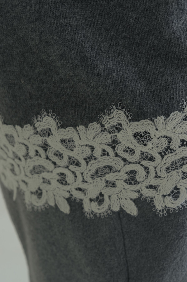下擺蕾絲純羊毛上衣(灰) 