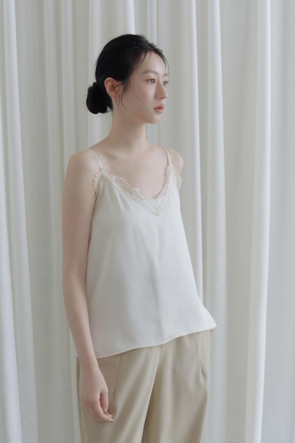 可調肩帶蕾絲緞面背心(白) 
