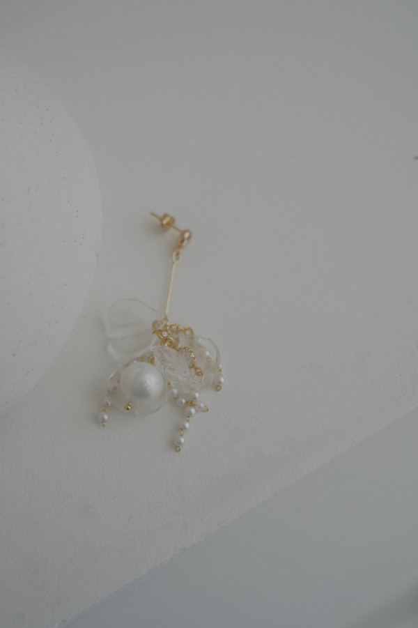 MUCHAT手作14KGP花瓣水晶白蝶貝純銀針耳環 