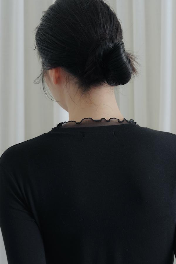 木耳薄紗滾邊天絲上衣(黑) 