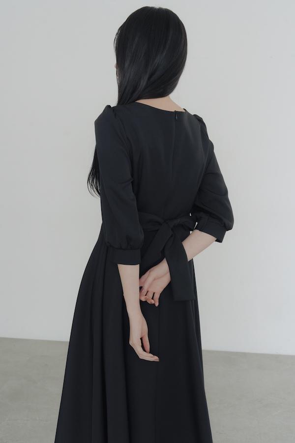 領口扭結七分袖洋裝(黑) 