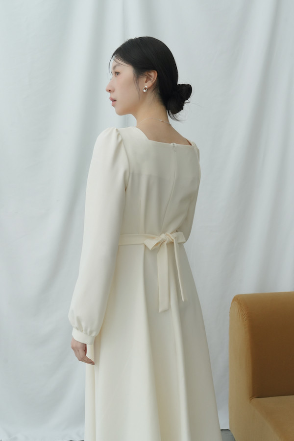 抓褶網紗設計長袖洋裝(米白) 