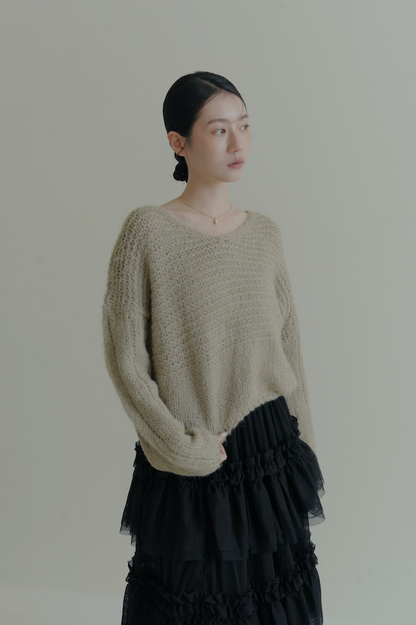 簡約Ｖ領針織落肩上衣(淺卡其) 