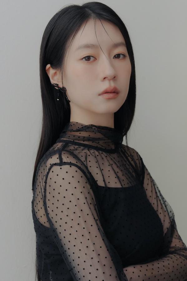 黑色蝴蝶結圓珠耳針 