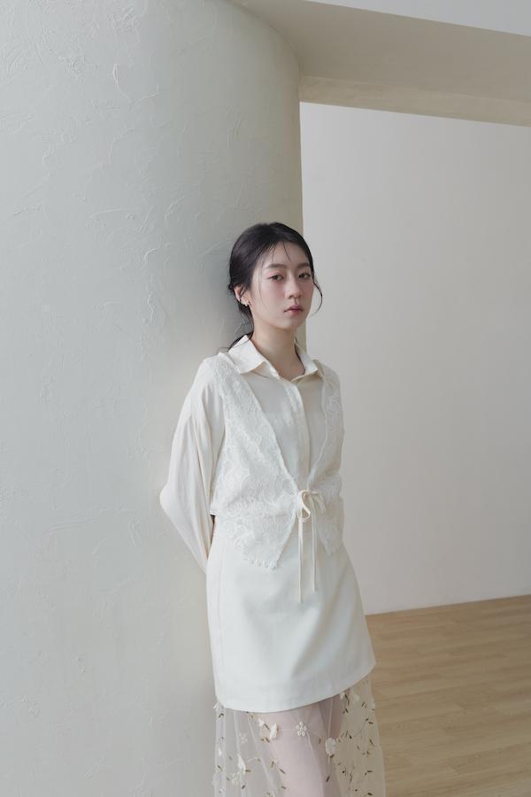 快閃-拼接蕾絲背心日感襯衫(米白) 