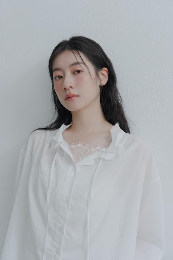 荷葉領口春日感上衣(白) 