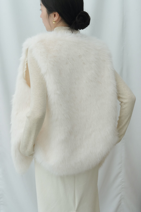 毛絨感Ｖ領光澤背心+上衣(白) 