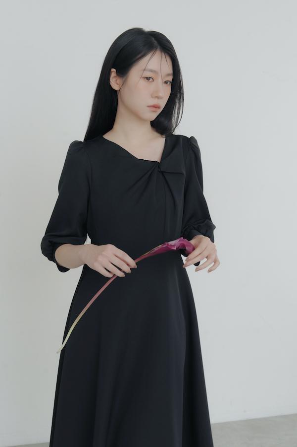 領口扭結七分袖洋裝(黑) 