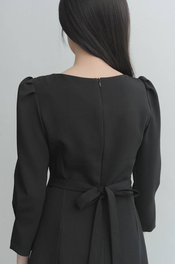 七分袖剪裁設計長洋裝(黑) 