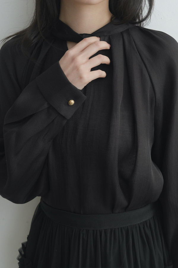 扭轉綁帶天絲上衣(黑) 