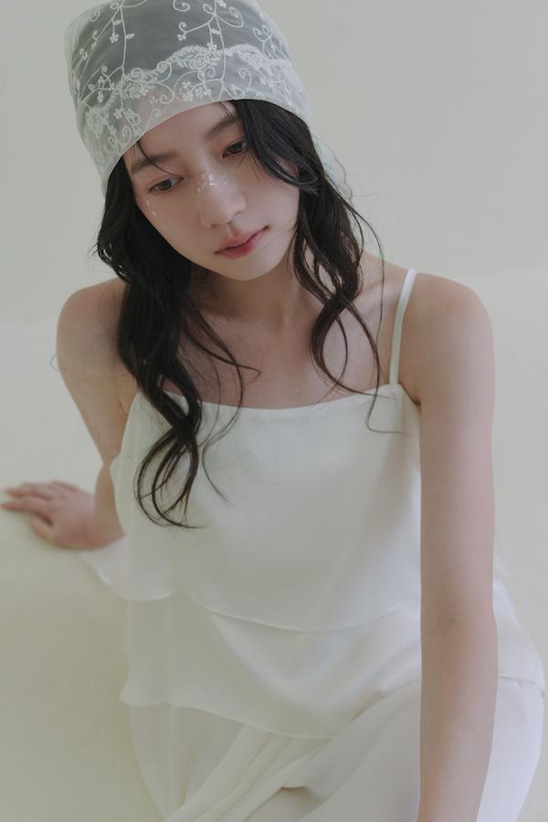 微光澤感層次綁帶長洋裝(白) 