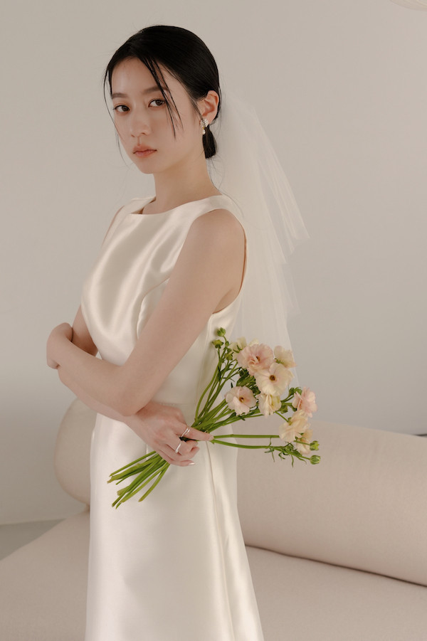 圓領無袖緞面輕婚紗(米白) 
