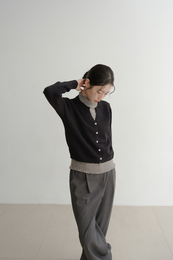 假兩件式木耳邊針織上衣(灰黑) 