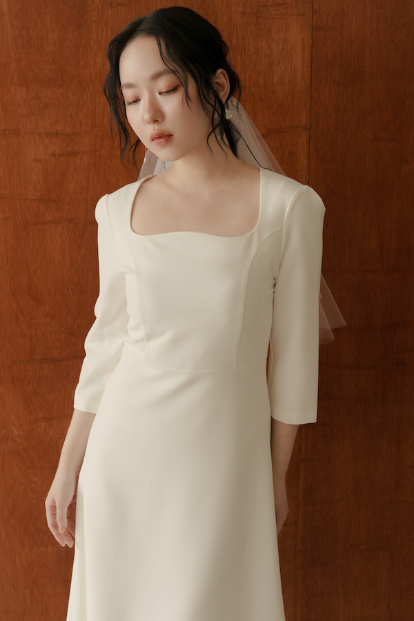 弧型領口七分袖輕婚紗(白) 