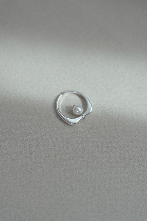 珍珠裝飾方型單戒 