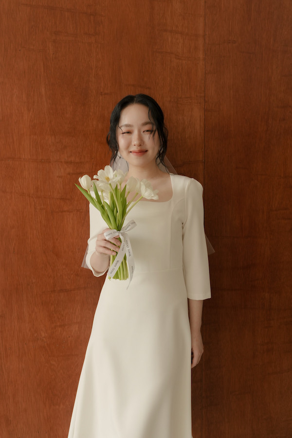弧型領口七分袖輕婚紗(白) 