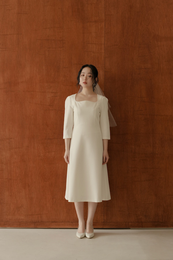 弧型領口七分袖輕婚紗(白) 