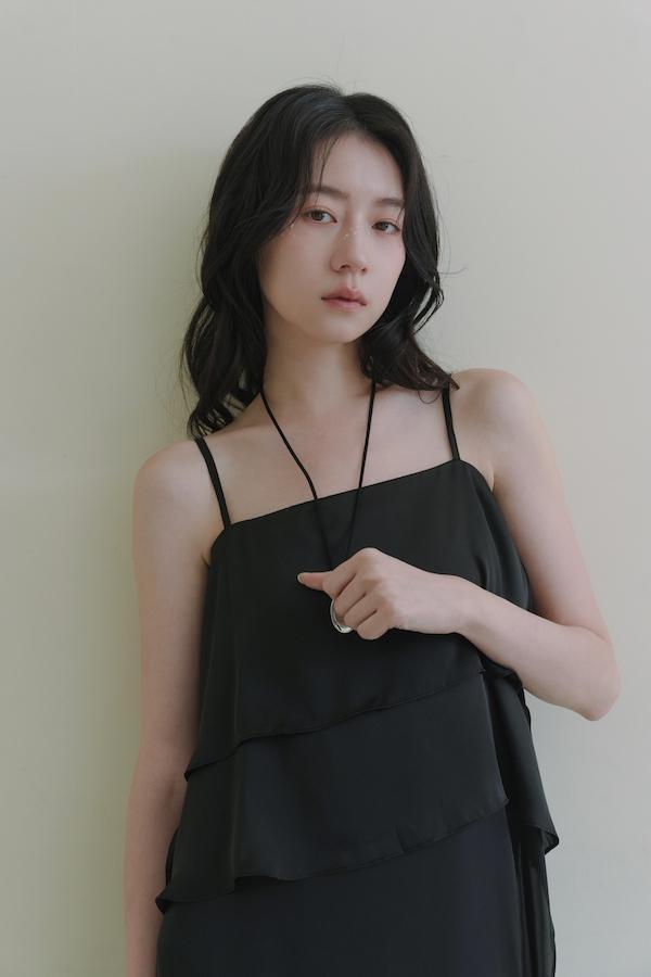 【SALE】微光澤感層次綁帶長洋裝(黑) 